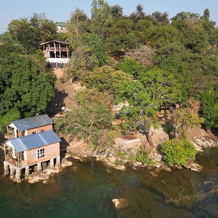 Soul Rebel Lodge & Backpackers Nkhata Bay Екстер'єр фото