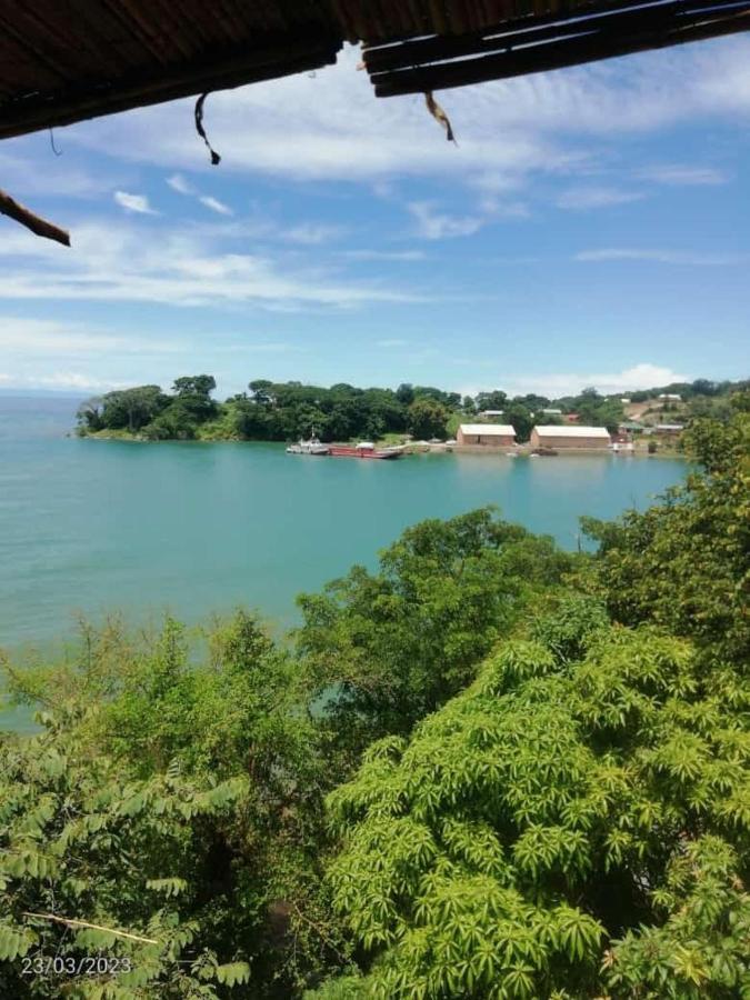 Soul Rebel Lodge & Backpackers Nkhata Bay Екстер'єр фото