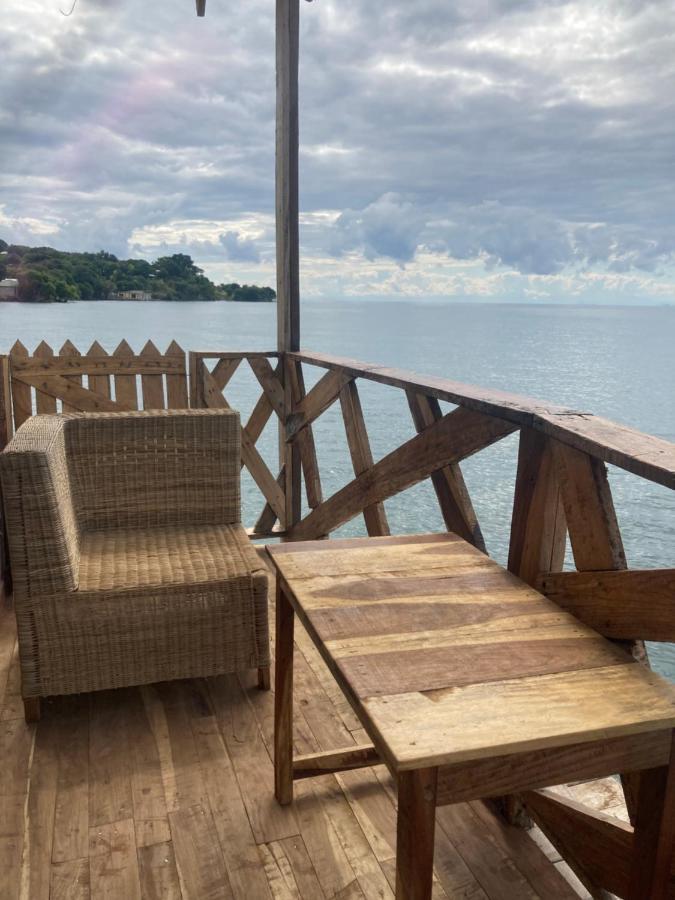 Soul Rebel Lodge & Backpackers Nkhata Bay Екстер'єр фото