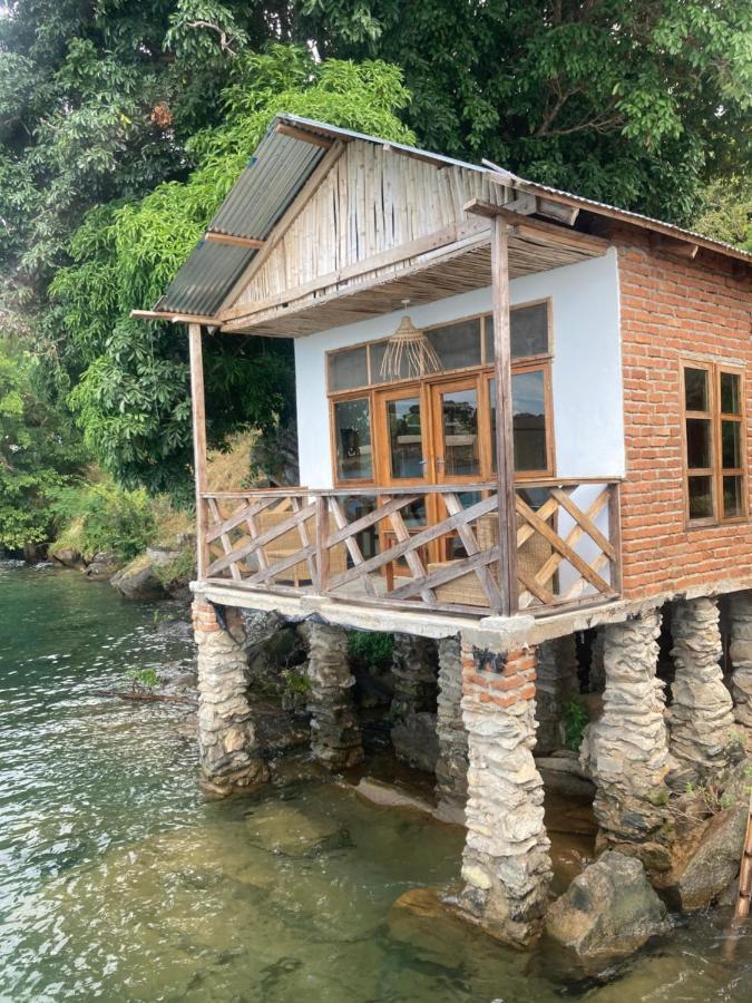 Soul Rebel Lodge & Backpackers Nkhata Bay Екстер'єр фото