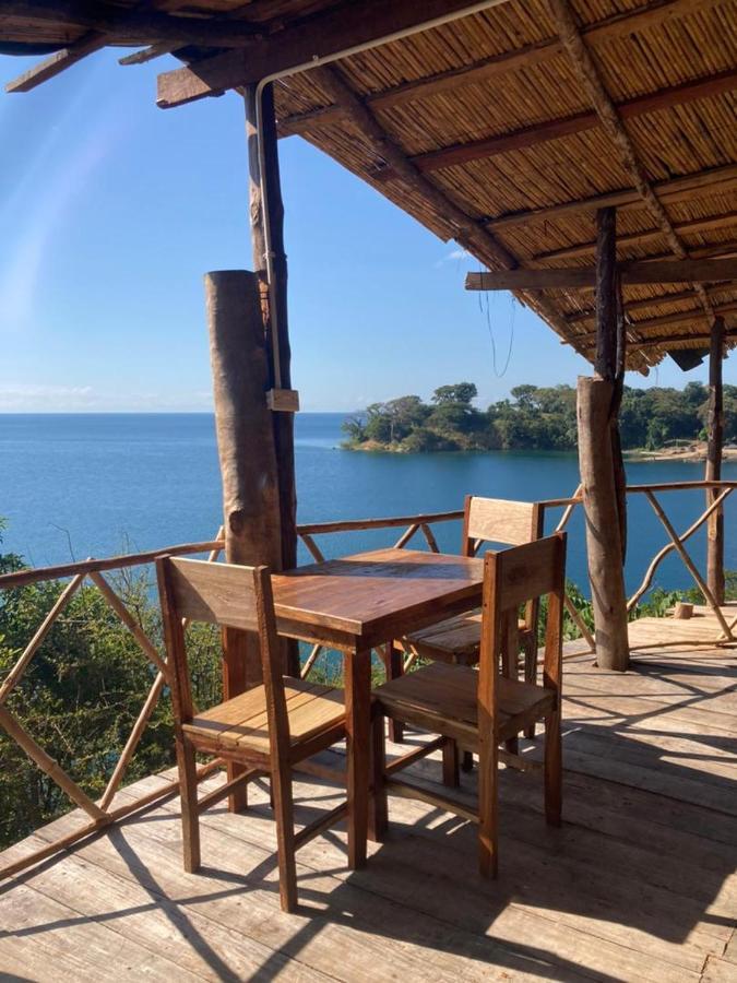 Soul Rebel Lodge & Backpackers Nkhata Bay Екстер'єр фото