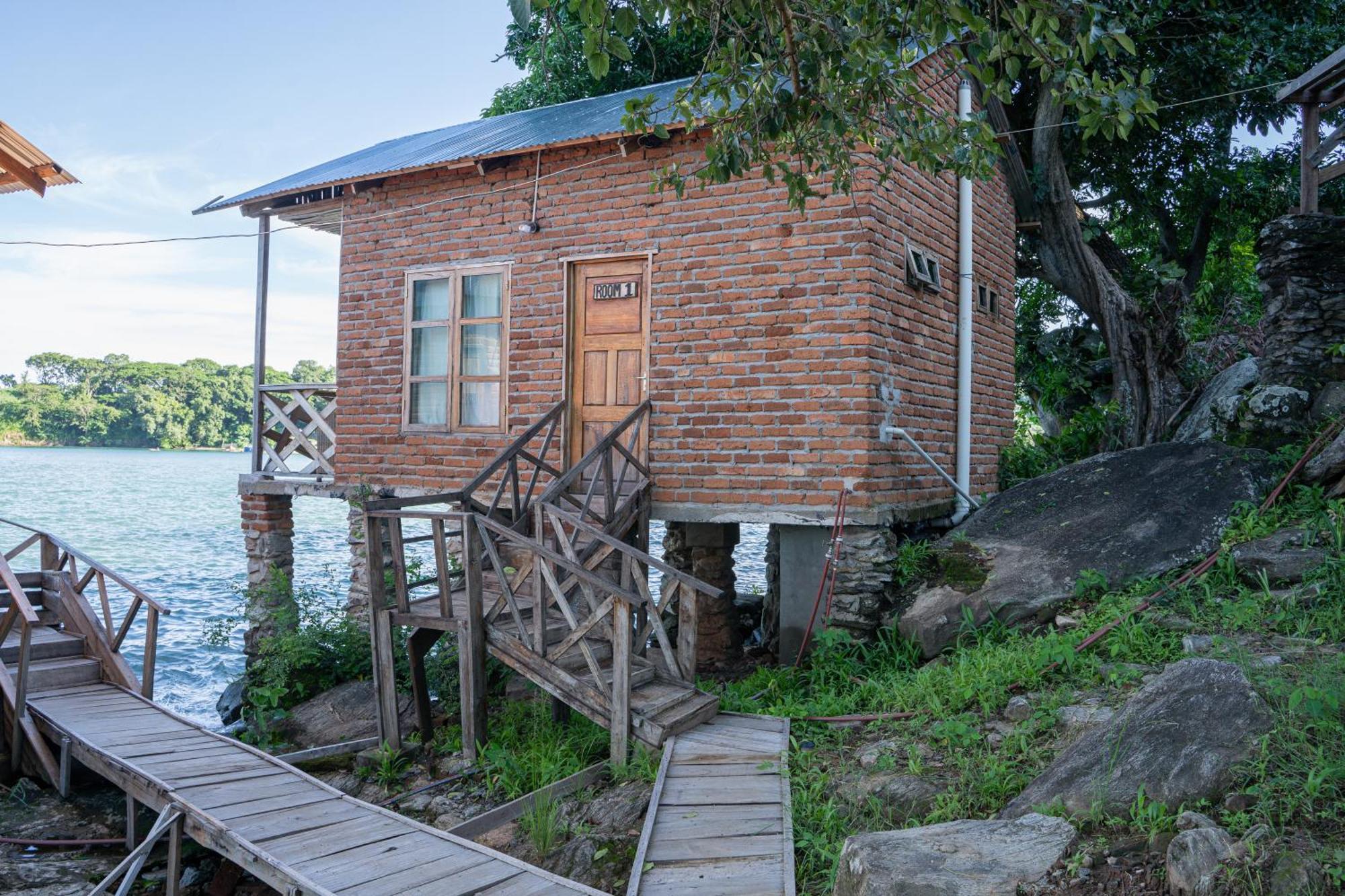 Soul Rebel Lodge & Backpackers Nkhata Bay Екстер'єр фото