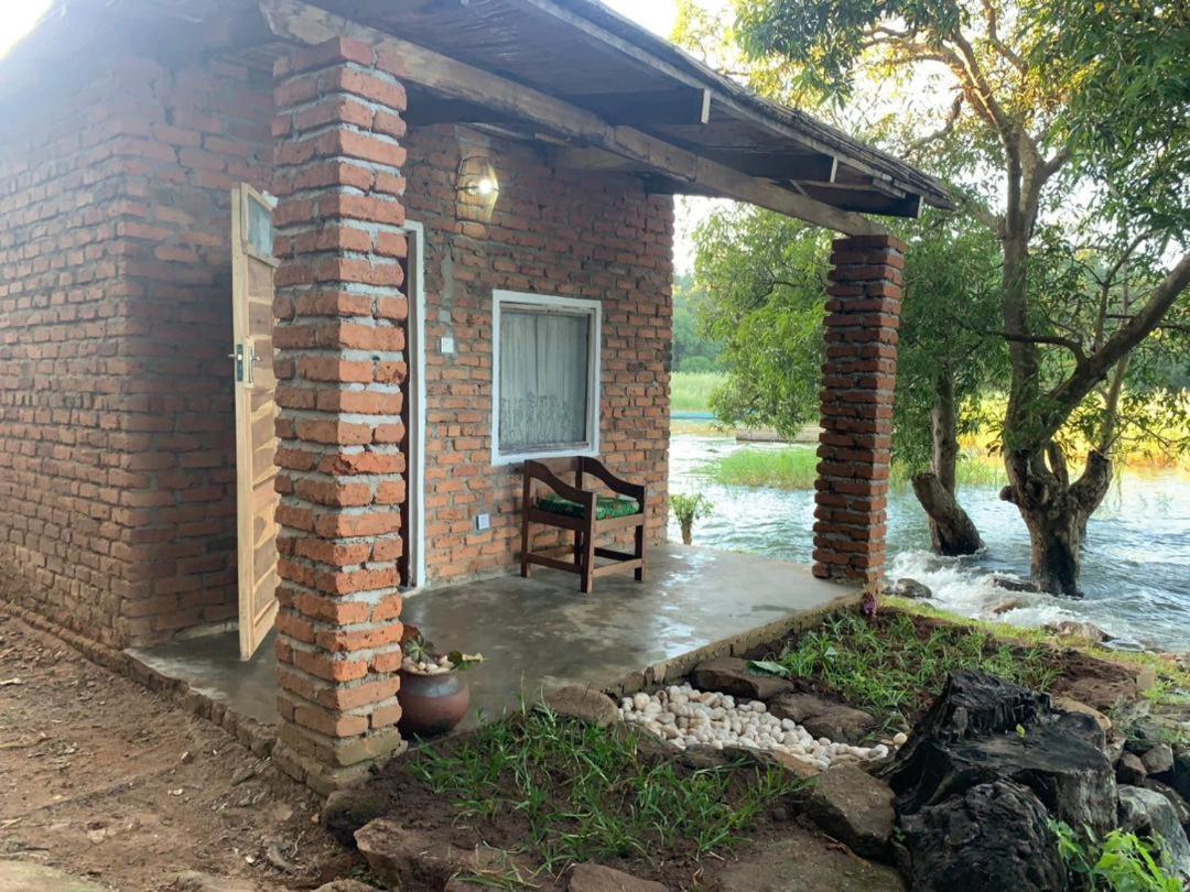 Soul Rebel Lodge & Backpackers Nkhata Bay Екстер'єр фото