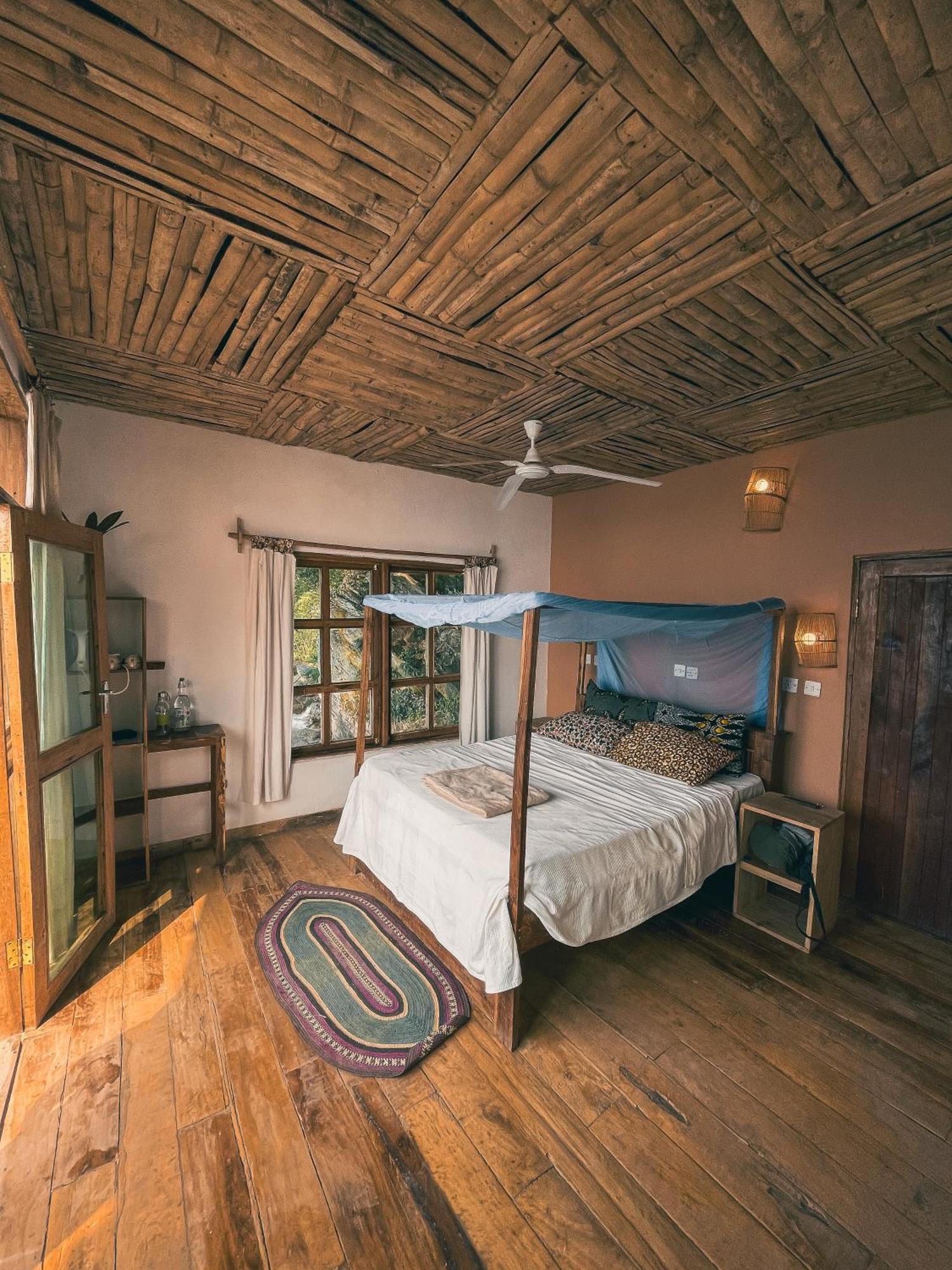 Soul Rebel Lodge & Backpackers Nkhata Bay Екстер'єр фото