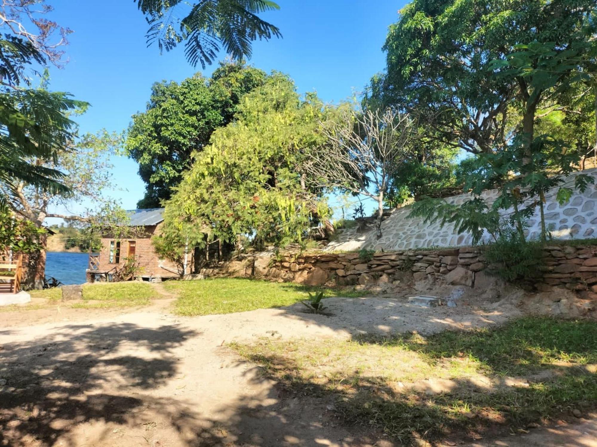 Soul Rebel Lodge & Backpackers Nkhata Bay Екстер'єр фото