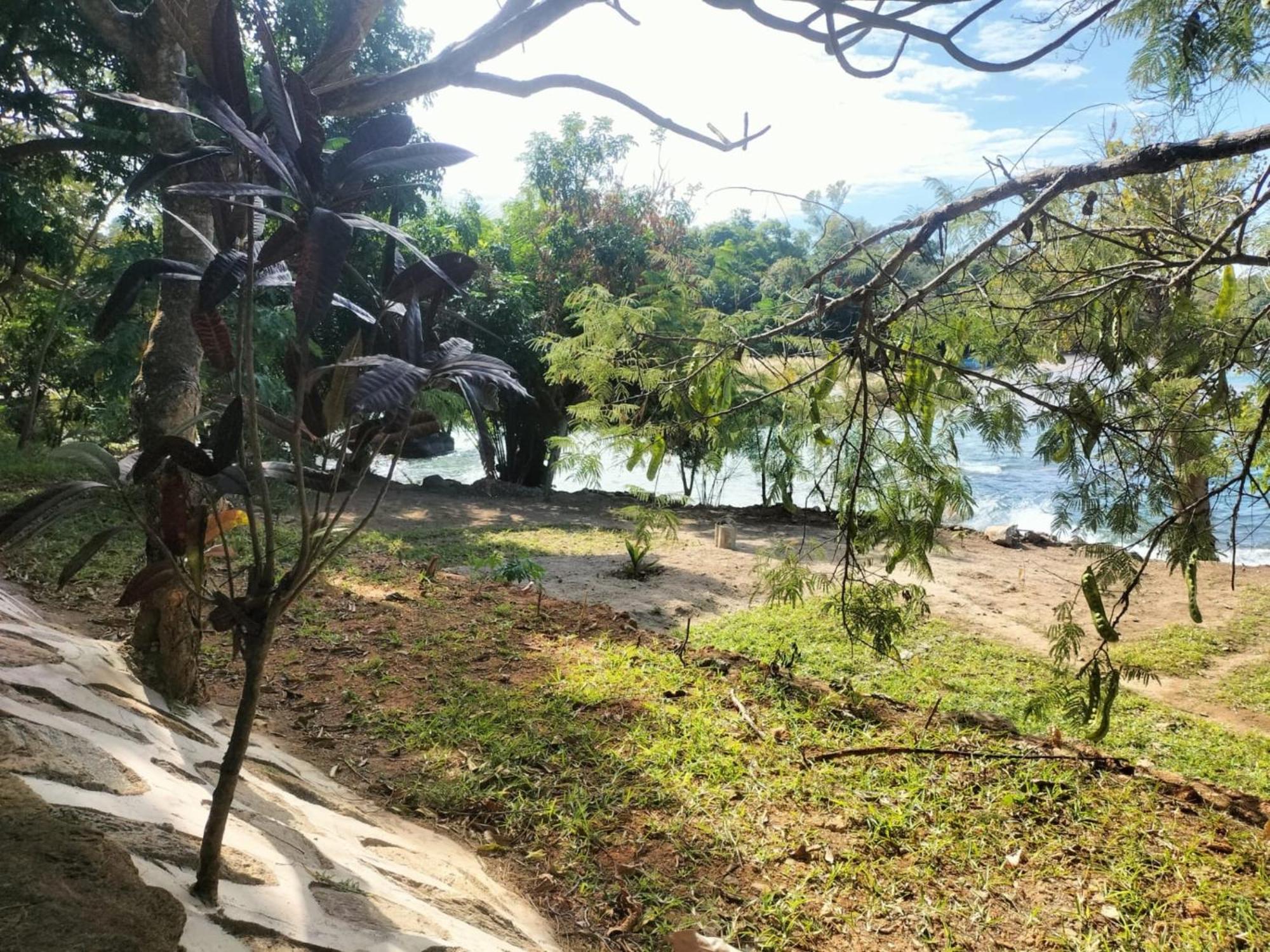 Soul Rebel Lodge & Backpackers Nkhata Bay Екстер'єр фото